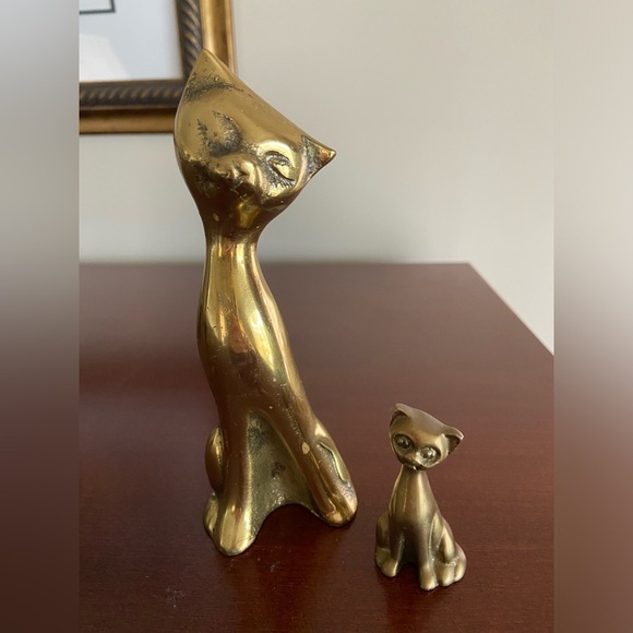 Midcentury Vintage Beveled Sculpted Stylized Brass Cat with Kitten 1960s - Picture 1 of 5